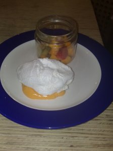 Meringue Meringue and fruit